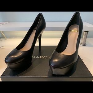 Size 7.5 Black Guess by Marciano platform heels